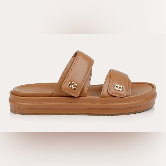 Dee Ocleppo Shoes - BNWOT Dee Ocleppo Finland II Elegant Tan Women's Sandals size 10 $295